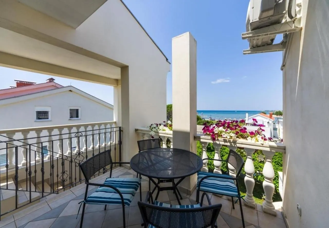 Apartments Vuzi - 100M From Sea  זאטון